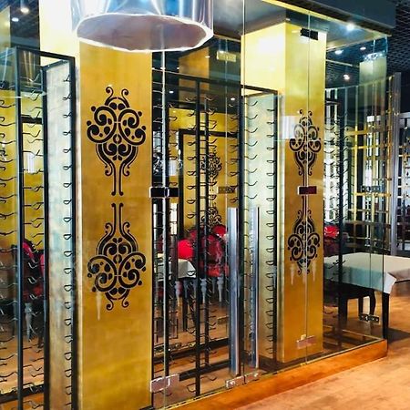 Lucky Fox Hotel Atirau Kültér fotó