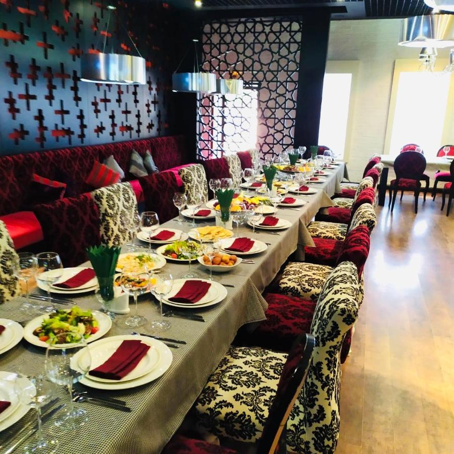 Lucky Fox Hotel Atirau Kültér fotó