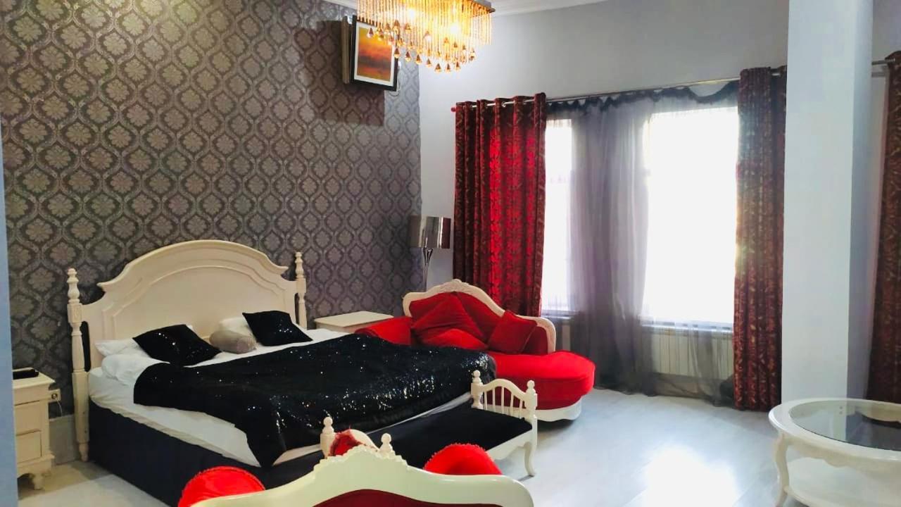 Lucky Fox Hotel Atirau Kültér fotó