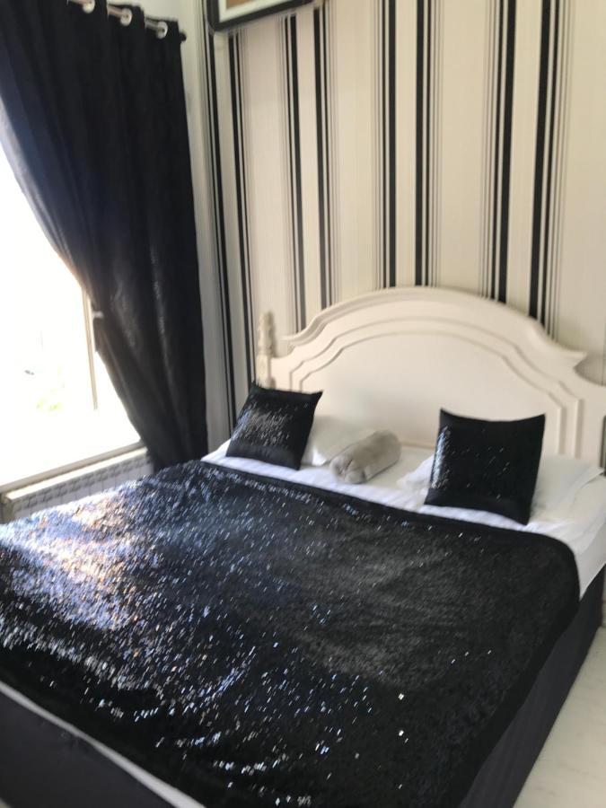 Lucky Fox Hotel Atirau Kültér fotó