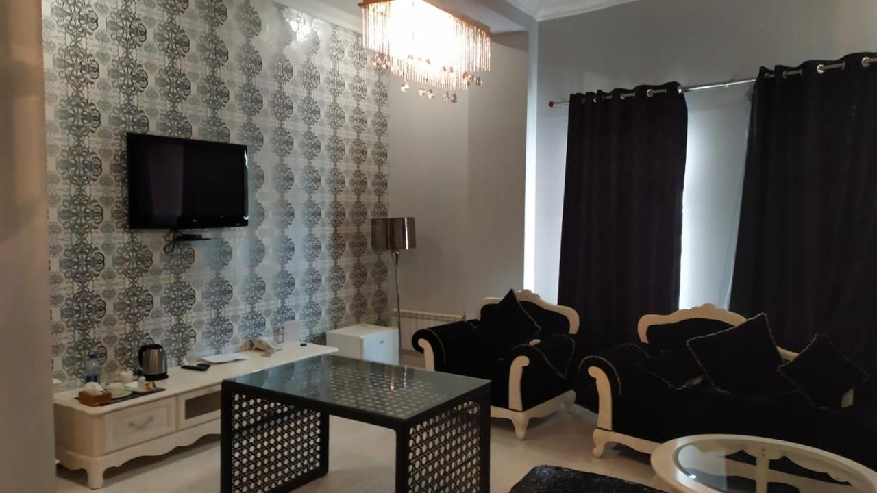 Lucky Fox Hotel Atirau Kültér fotó